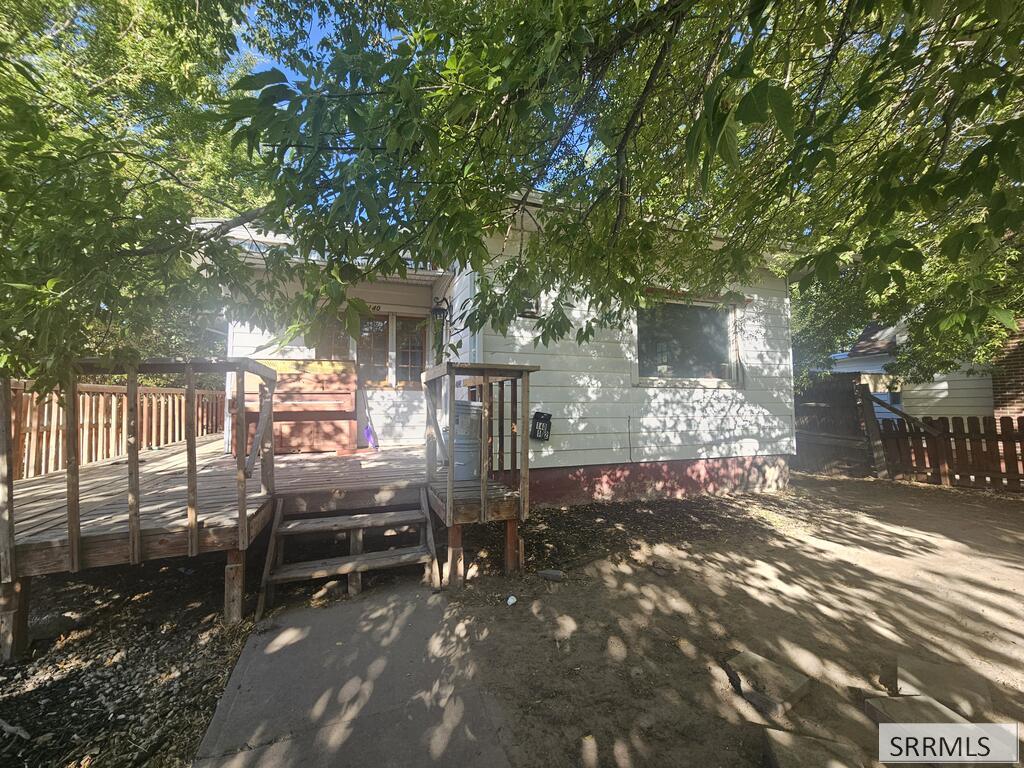 140 N Lincoln Avenue Property Photo 1
