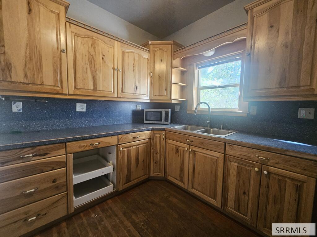 140 N Lincoln Avenue Property Photo 6