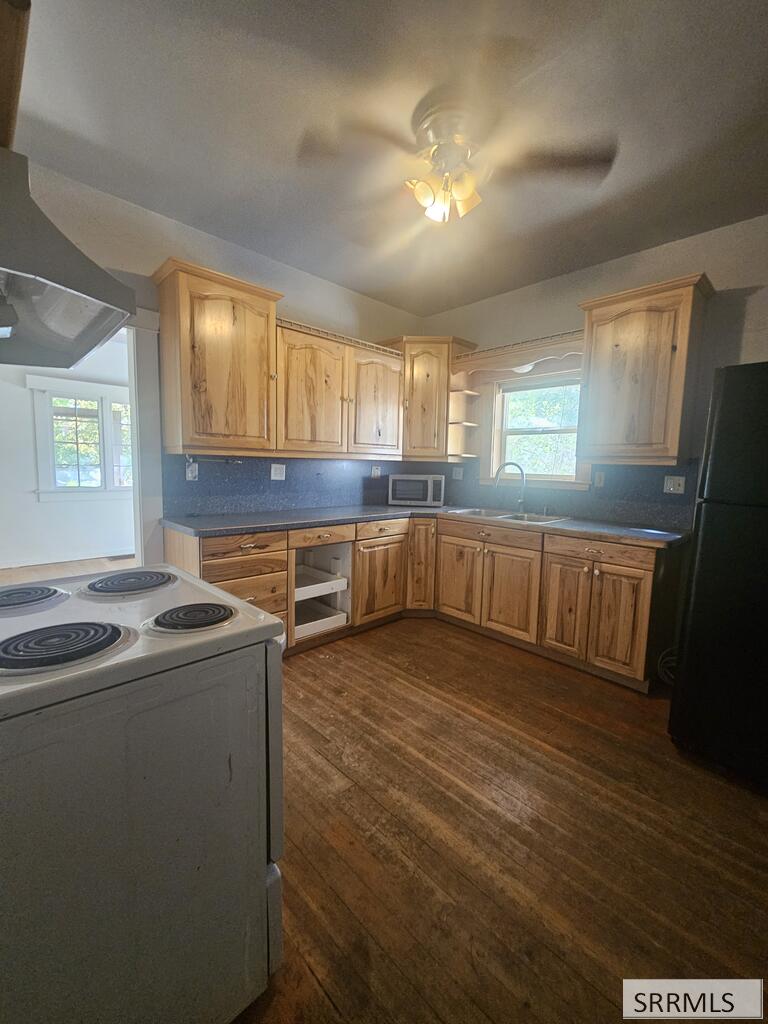 140 N Lincoln Avenue Property Photo 7