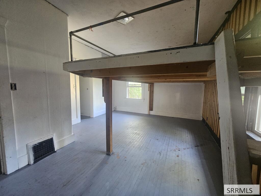 140 N Lincoln Avenue Property Photo 8