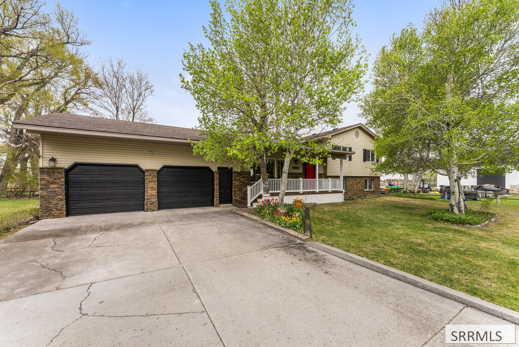 4572 E 75 N Property Photo 2