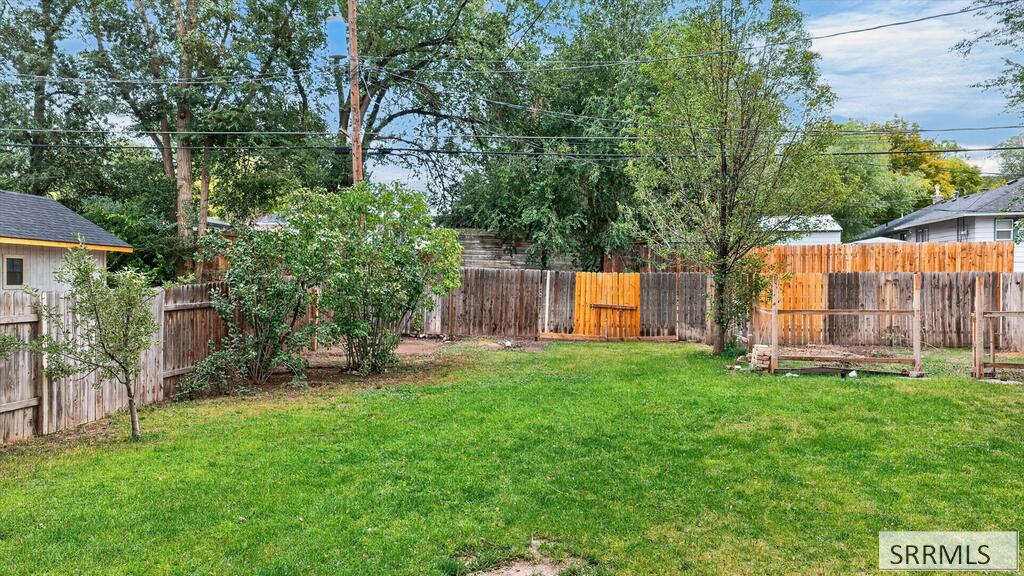 140 S 13th Ave Property Photo 35