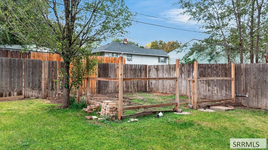 140 S 13th Ave Property Photo 36