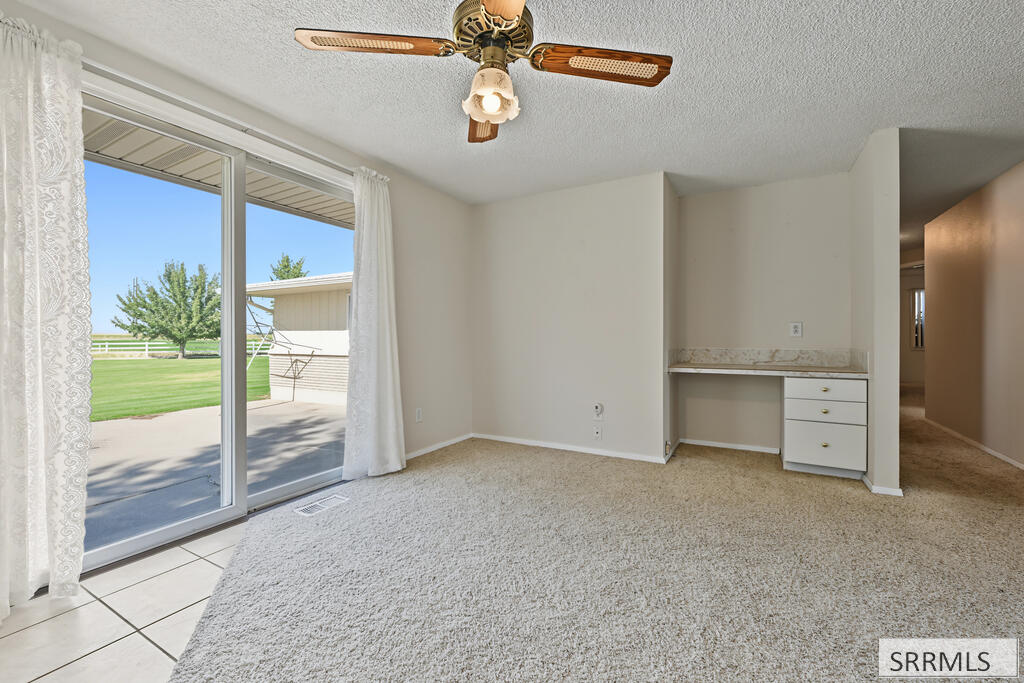 970 E 800 N Property Photo 6