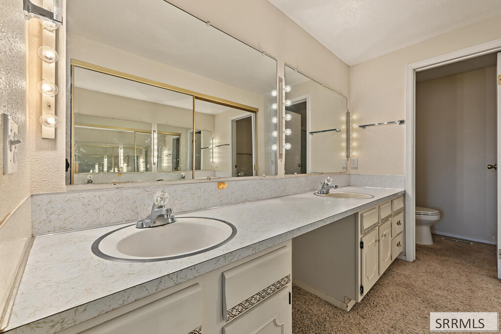 970 E 800 N Property Photo 12