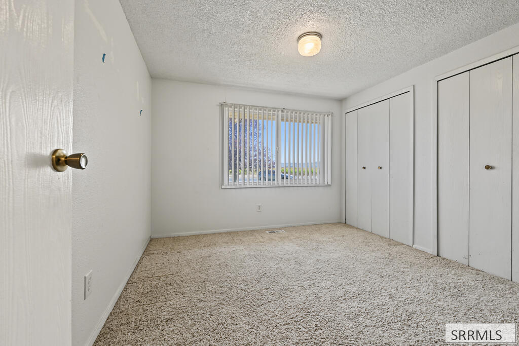 970 E 800 N Property Photo 15