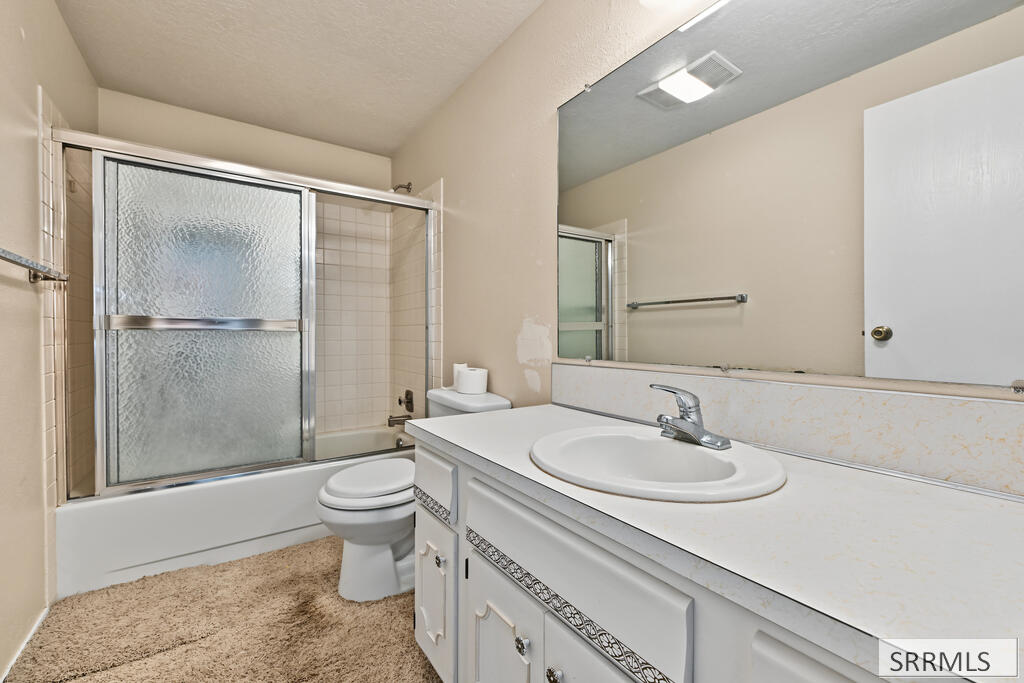 970 E 800 N Property Photo 17