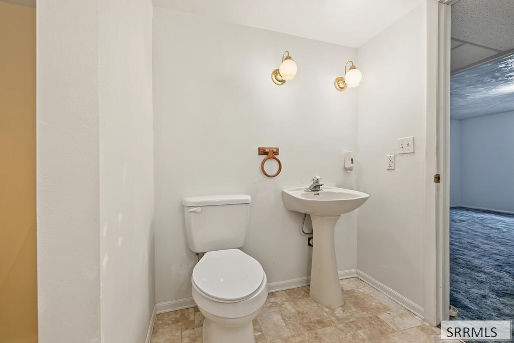 970 E 800 N Property Photo 28