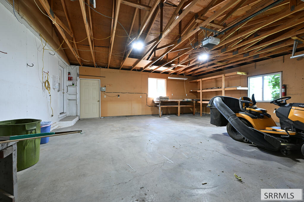 970 E 800 N Property Photo 34