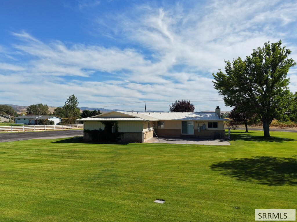 970 E 800 N Property Photo 36
