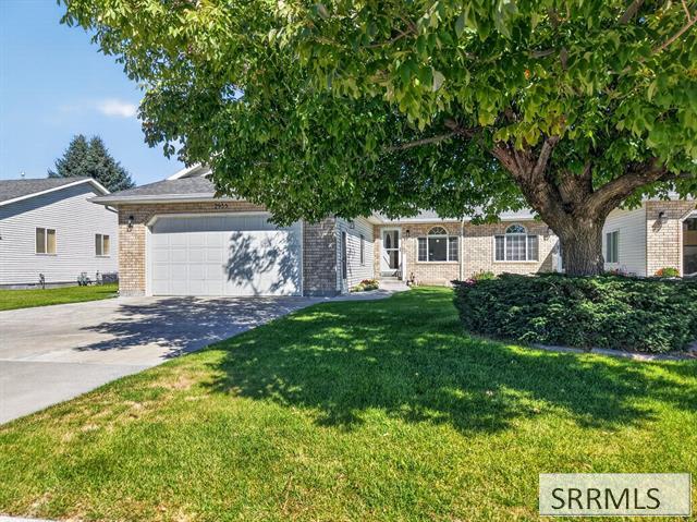 2955 E Courtyard Circle Property Photo 2