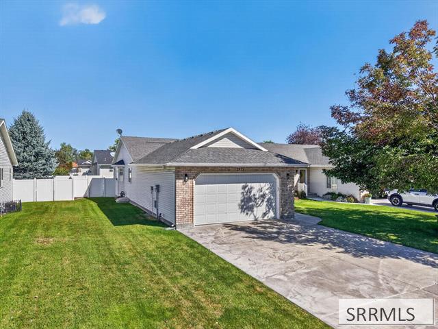 2955 E Courtyard Circle Property Photo 3
