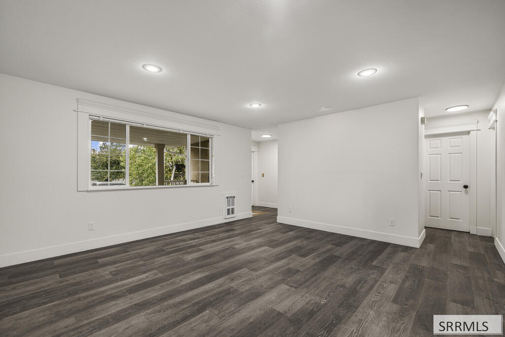 273 Brent Way Property Photo 3