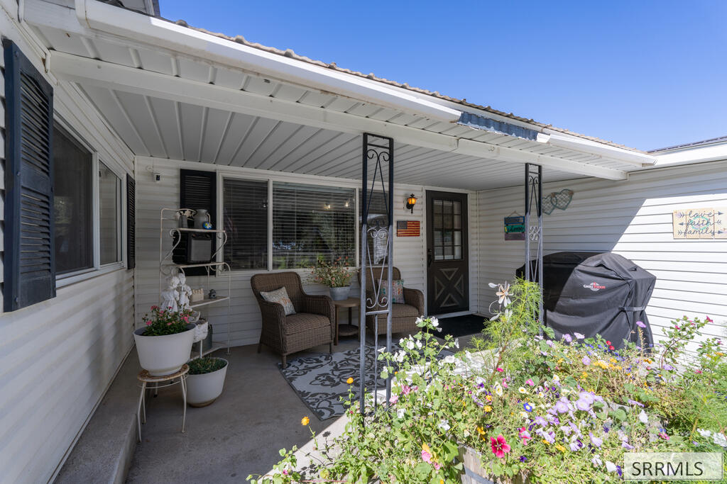 4188 E 300 N Property Photo 5