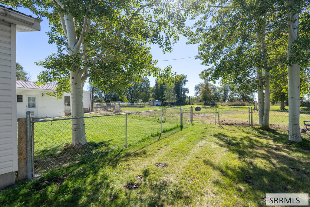 4188 E 300 N Property Photo 8