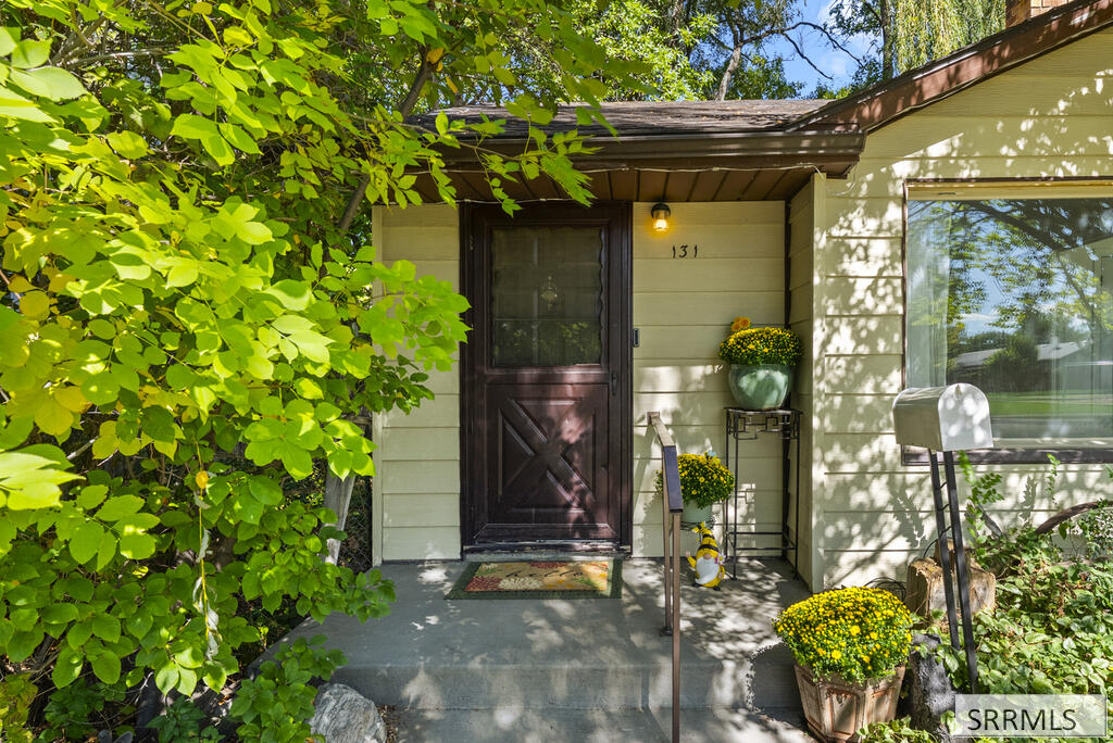 131 Beacon Drive Property Photo 2