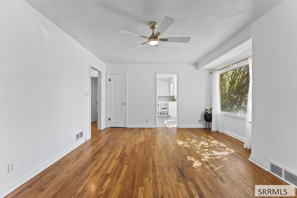 131 Beacon Drive Property Photo 4