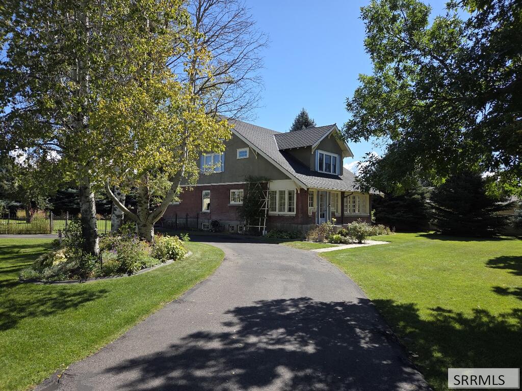 2015 St Clair Avenue Property Photo 2
