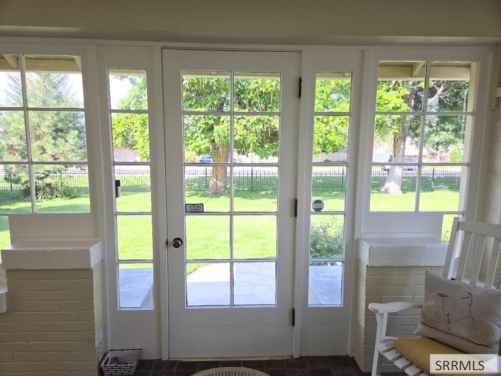 2015 St Clair Avenue Property Photo 4