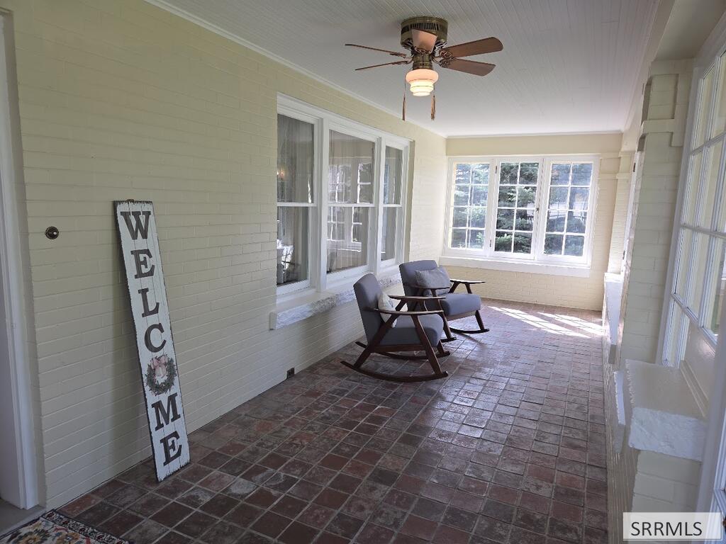 2015 St Clair Avenue Property Photo 6