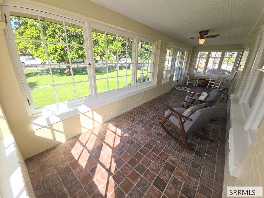 2015 St Clair Avenue Property Photo 7