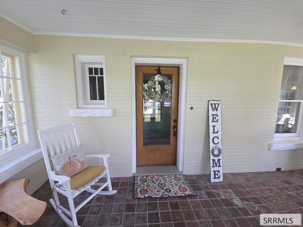 2015 St Clair Avenue Property Photo 8