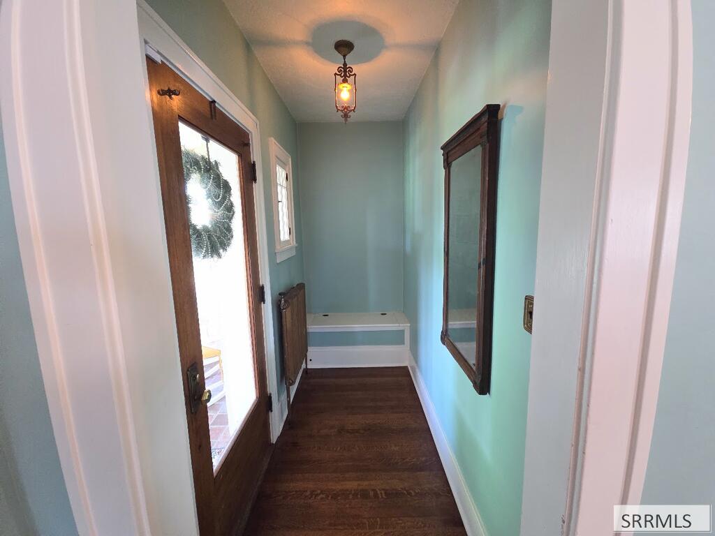 2015 St Clair Avenue Property Photo 9