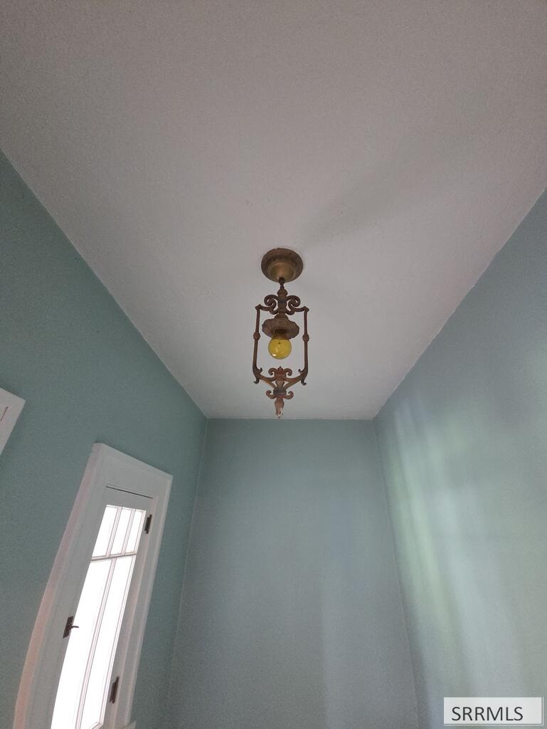2015 St Clair Avenue Property Photo 10