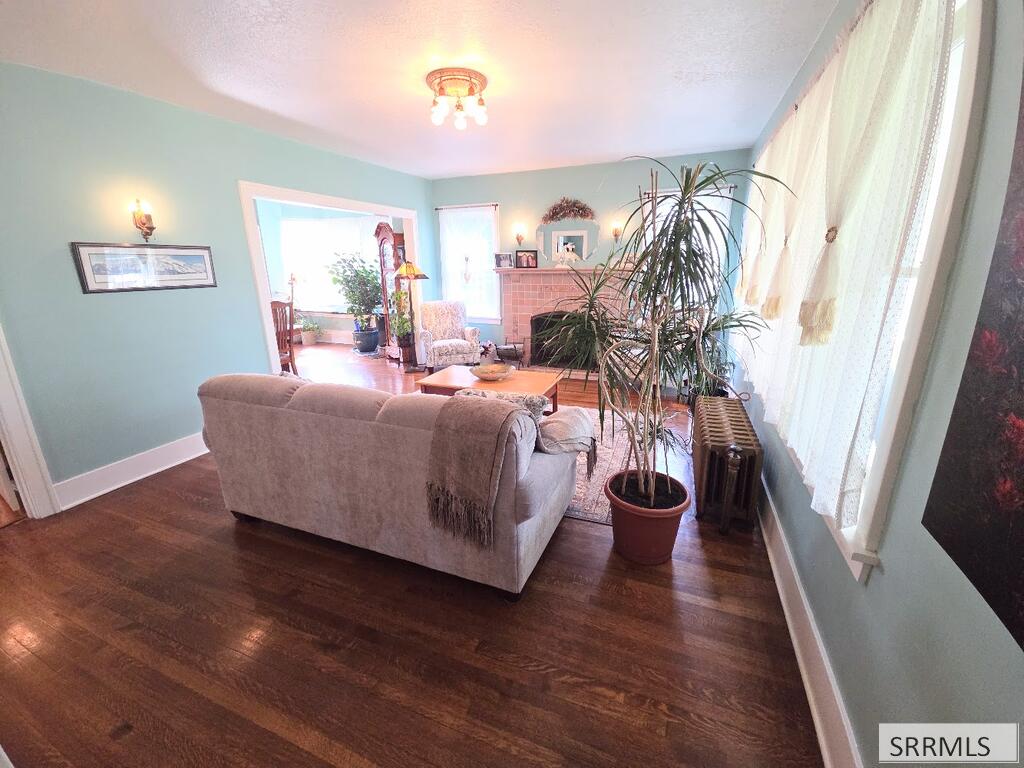 2015 St Clair Avenue Property Photo 11