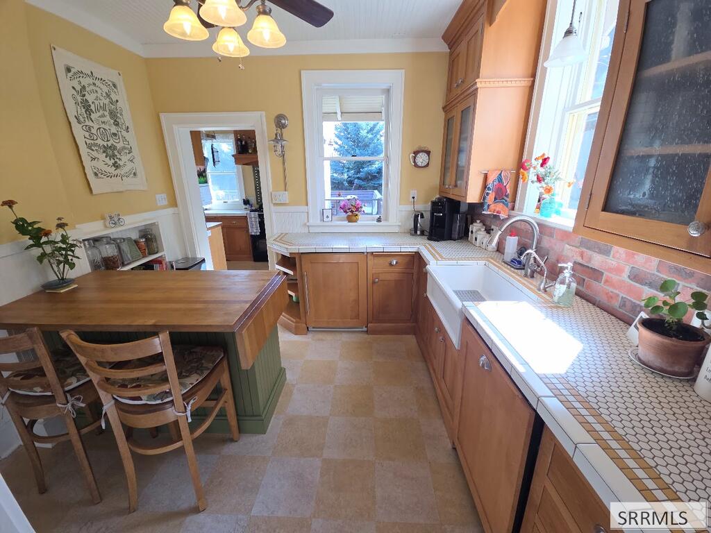 2015 St Clair Avenue Property Photo 22