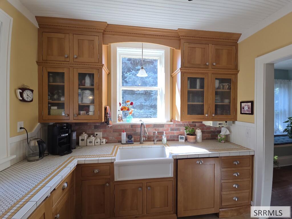2015 St Clair Avenue Property Photo 24