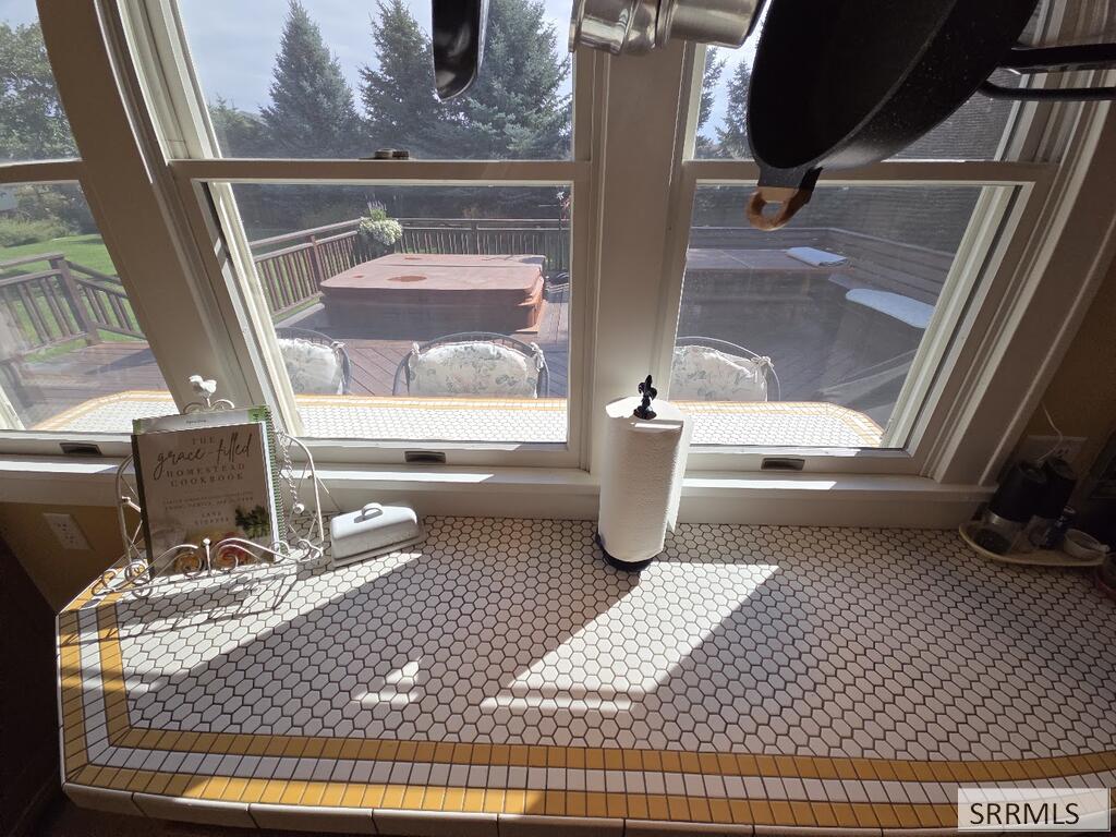 2015 St Clair Avenue Property Photo 32