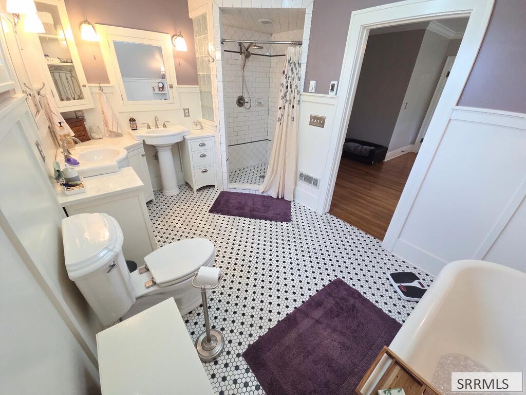 2015 St Clair Avenue Property Photo 54