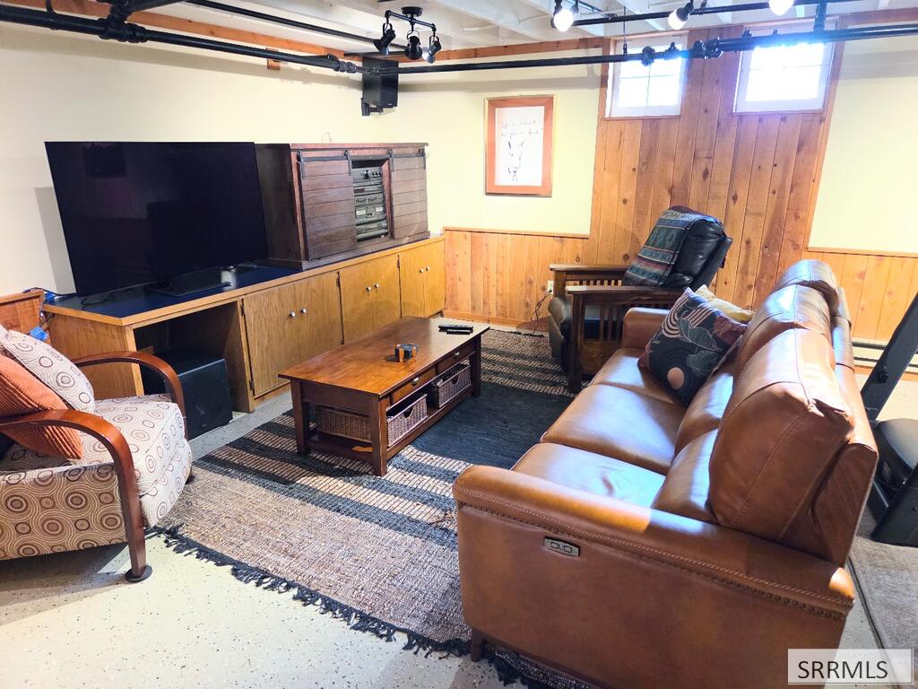 2015 St Clair Avenue Property Photo 59
