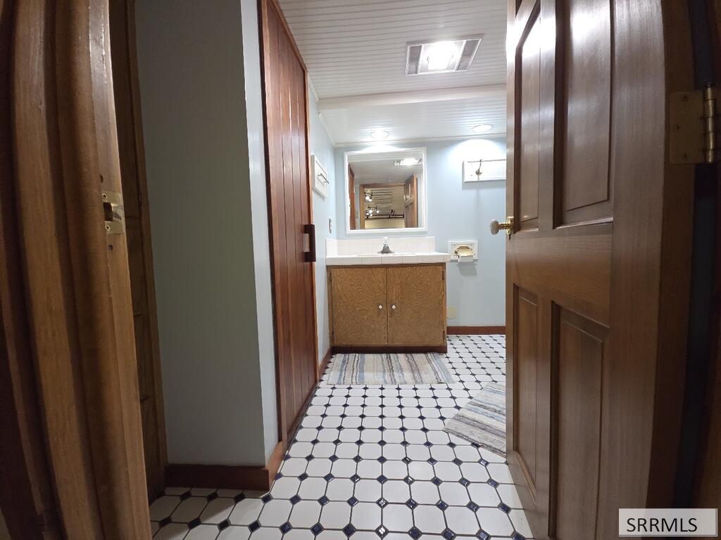 2015 St Clair Avenue Property Photo 65