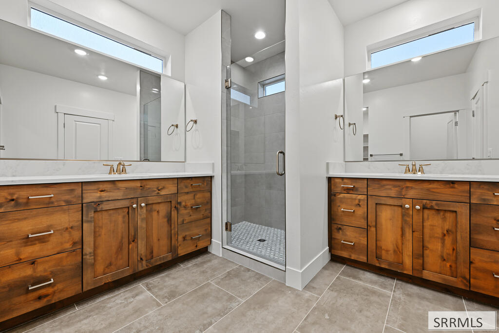 6879 Millbrook Drive Property Photo 6