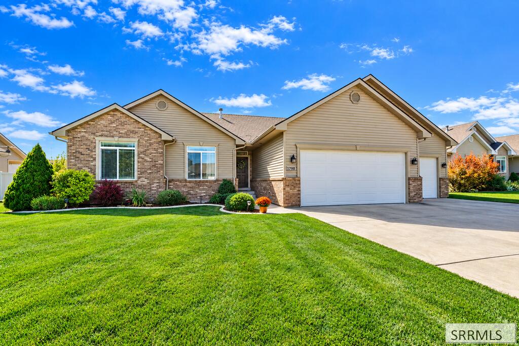 1798 Sunny Pine Way Property Photo 3