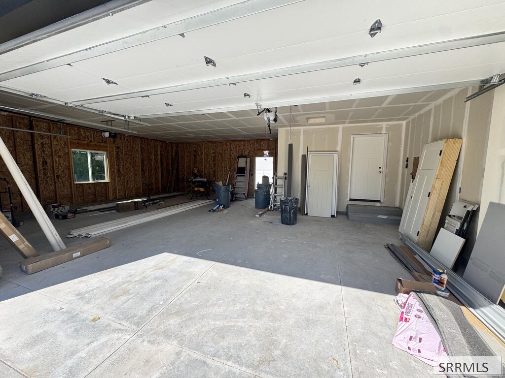 392 Oak Street Property Photo 3