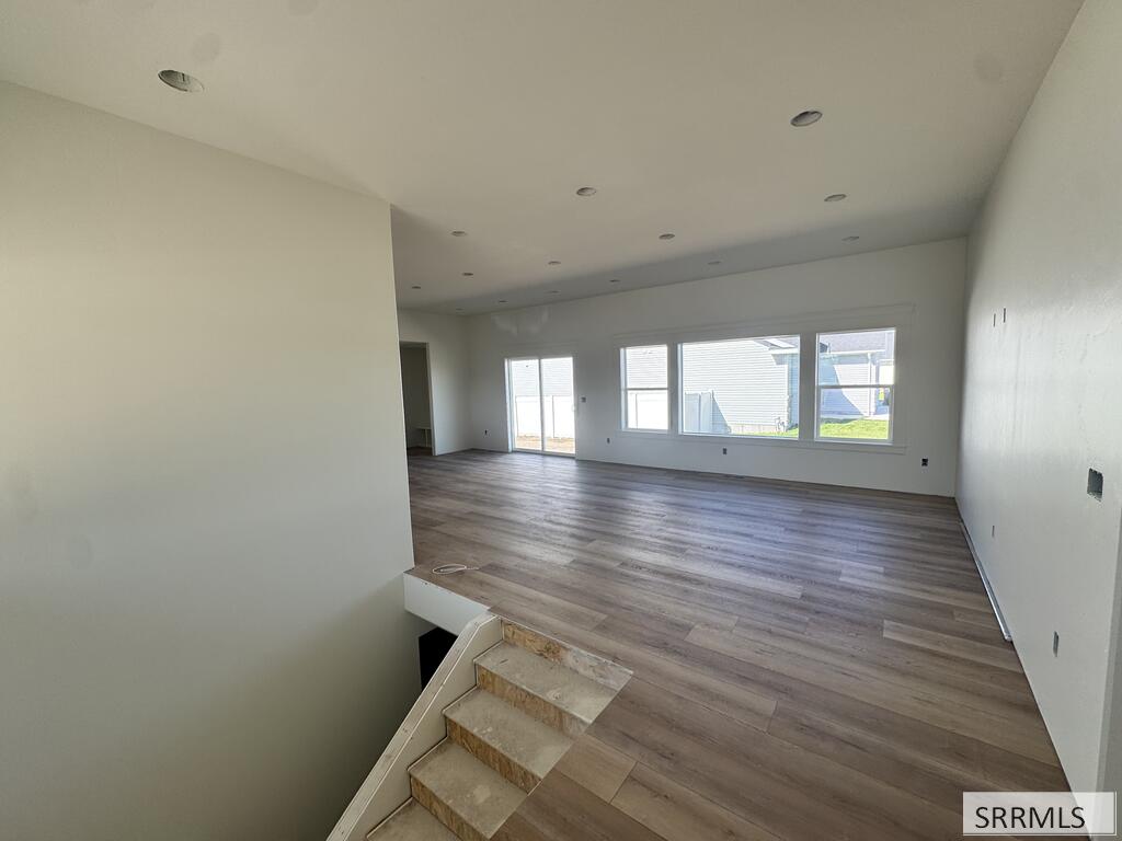 392 Oak Street Property Photo 4
