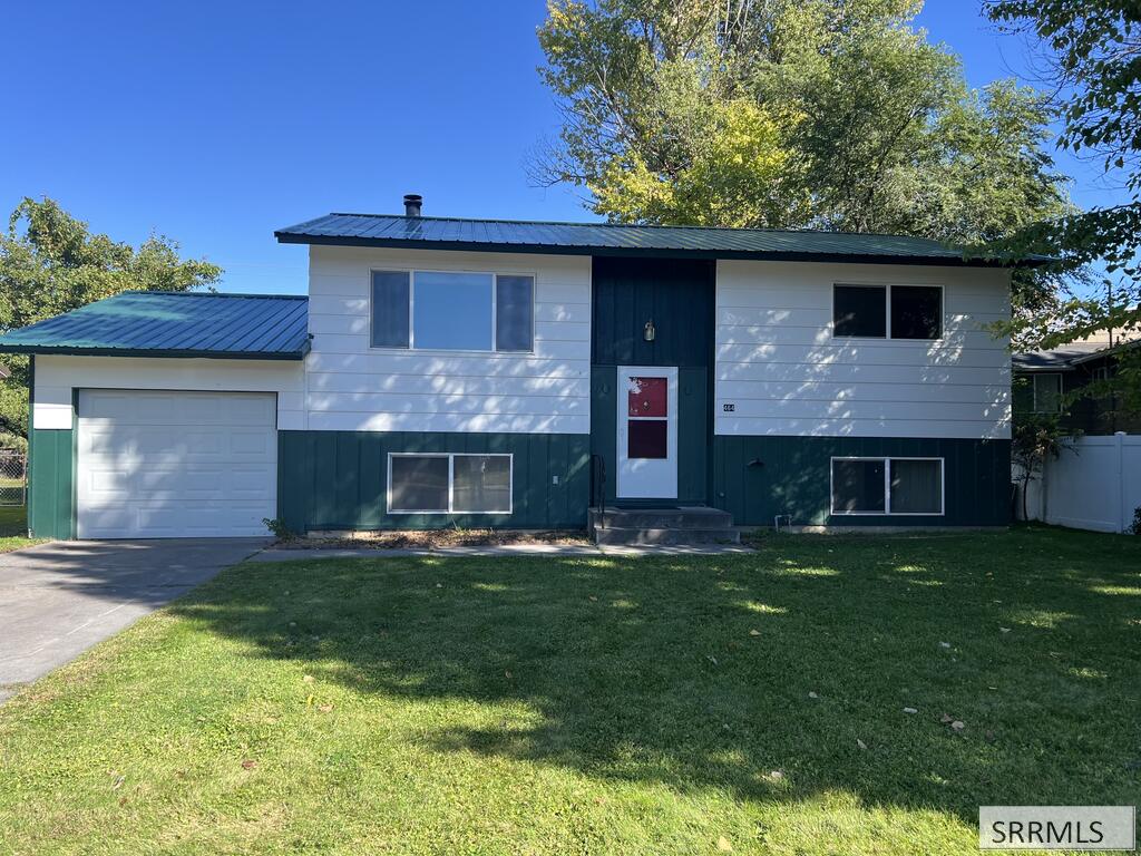 464 Neptune Drive Property Photo
