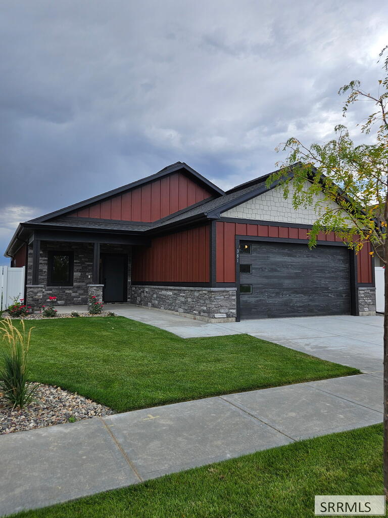 381 S Glade Loop Property Photo 1
