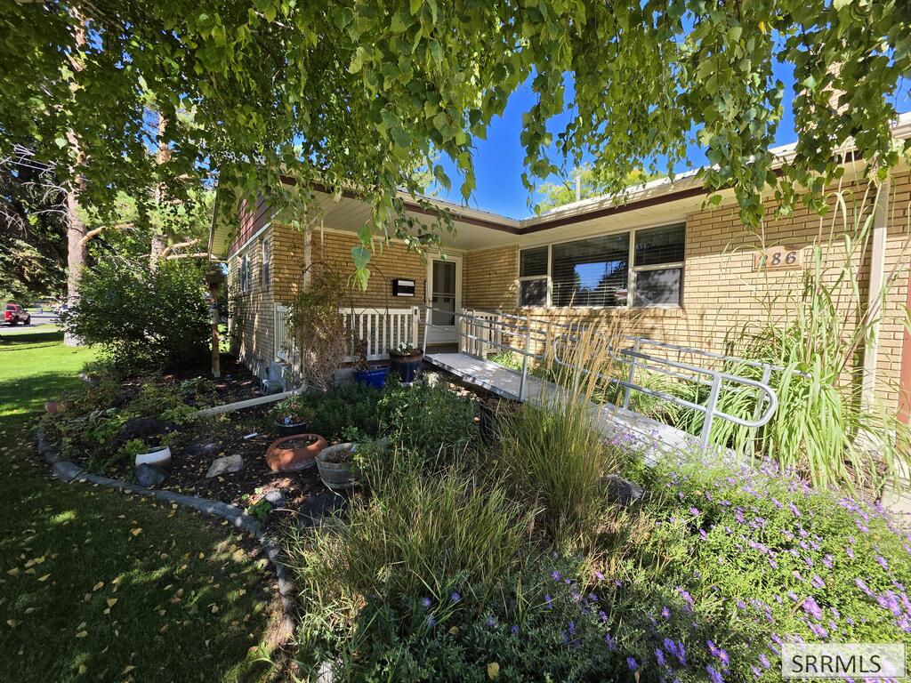 286 Pinon Drive Property Photo 3