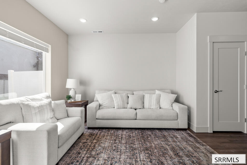 2698 Derrald Loop Property Photo 4