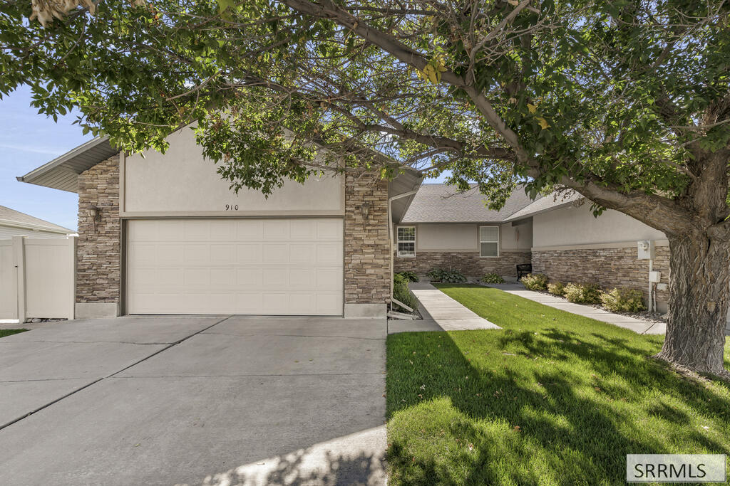 910 S Von Elm Drive Property Photo 1