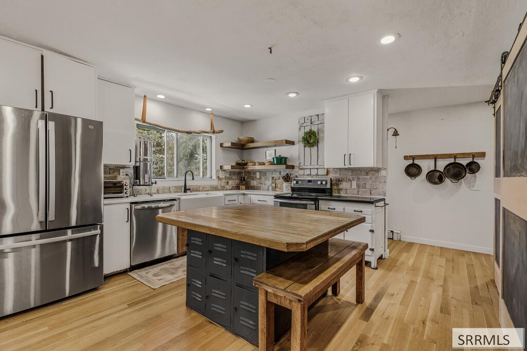 939 S 45th E Property Photo 5