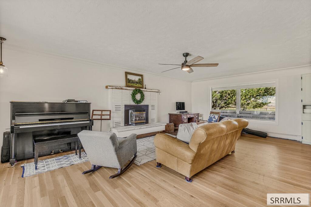 939 S 45th E Property Photo 10