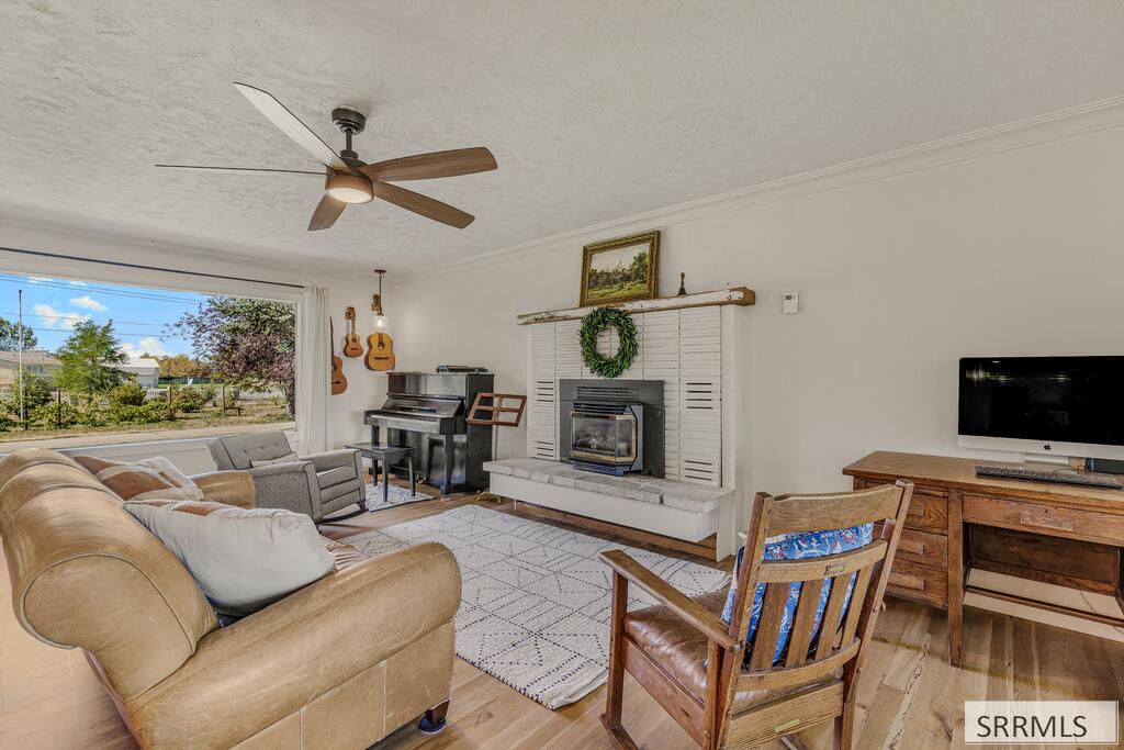 939 S 45th E Property Photo 11