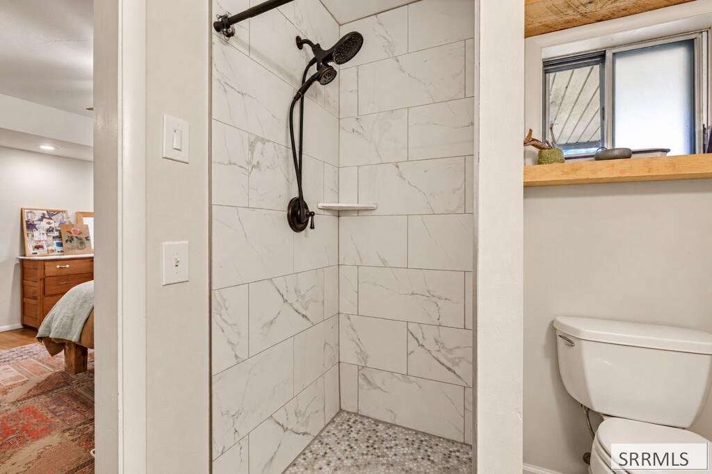 939 S 45th E Property Photo 16