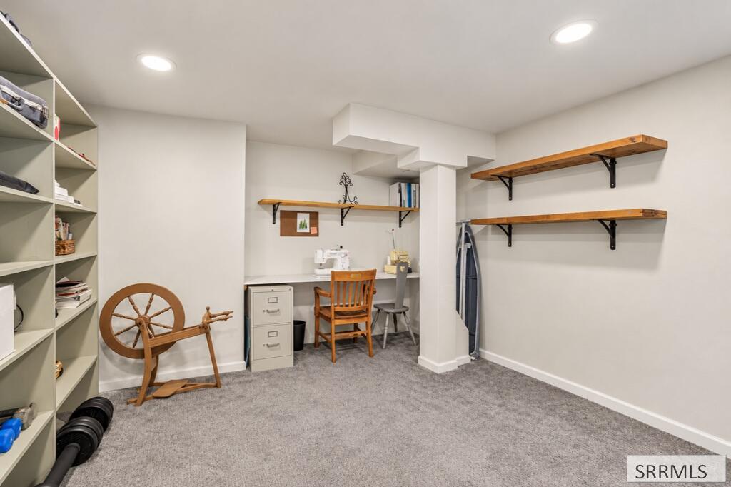 939 S 45th E Property Photo 28