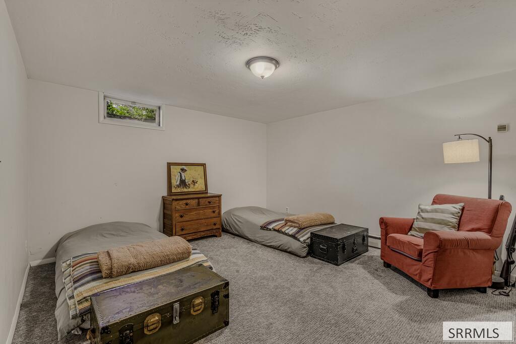 939 S 45th E Property Photo 32